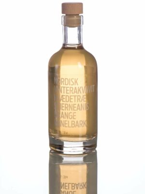 Nordisk Akvavit med Kvædetræ, Orangenoter, Kanelbark & Stjerneanis - 38% vol.