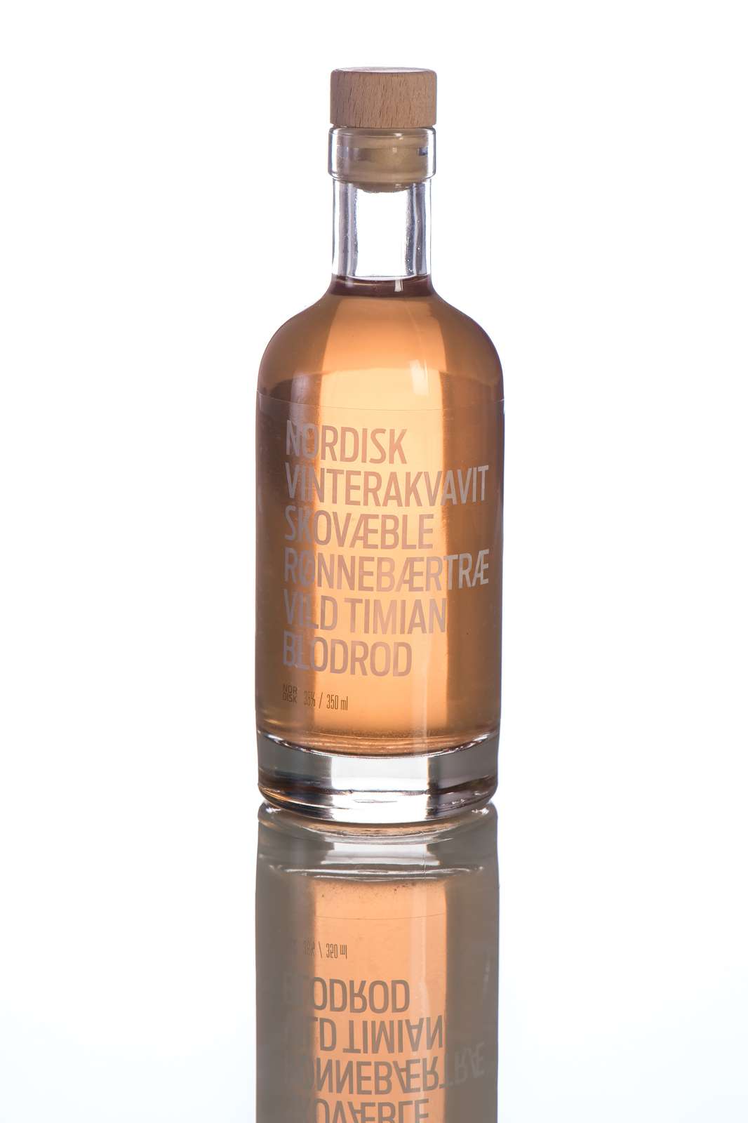 nordisk_akvavit_skovæble-rønnebærtræ-timian-blodrod